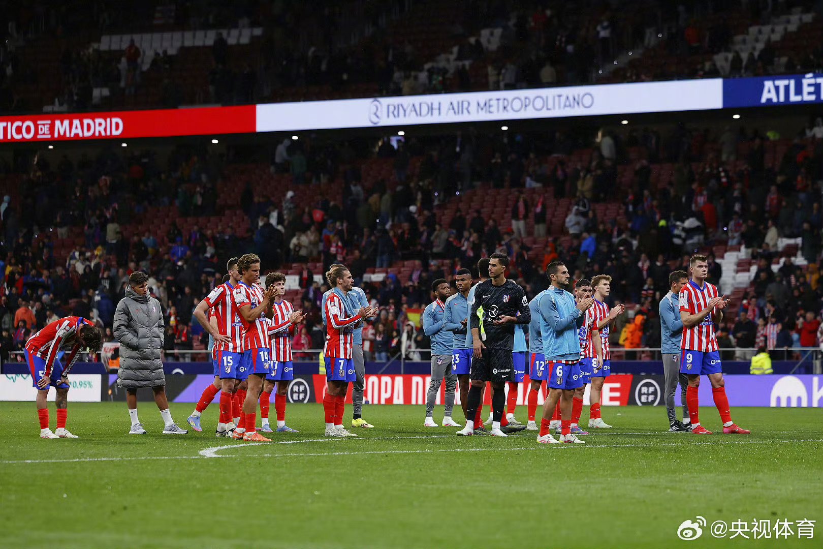 包含西班牙豪门主场大胜，反超榜首守护席位的词条