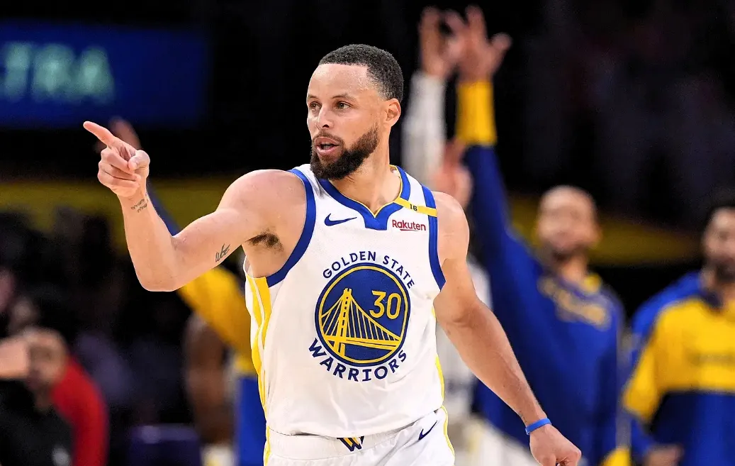 勇士击败掘金，收获久违胜利