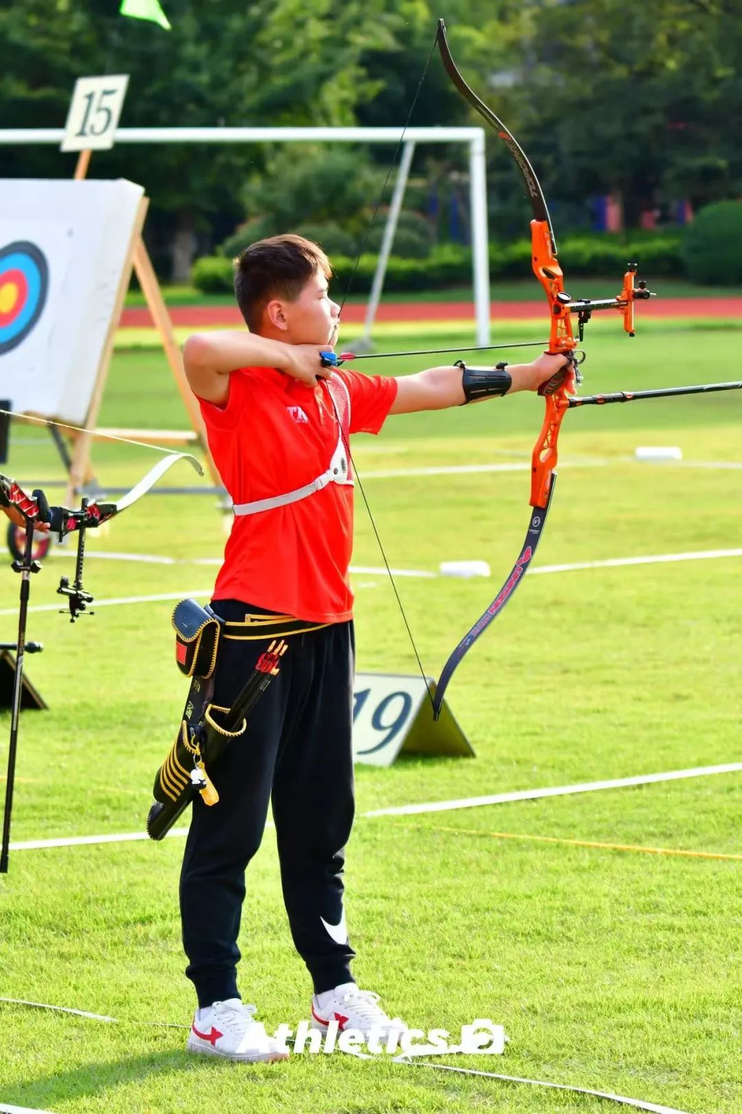 欧洲射箭选手表现优异,摘得银牌称号 欧洲射箭选手表现优异,摘得银牌称号