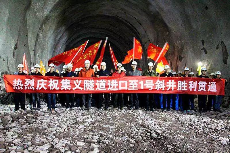 全队协力拼搏，共创联赛历史佳绩的简单介绍