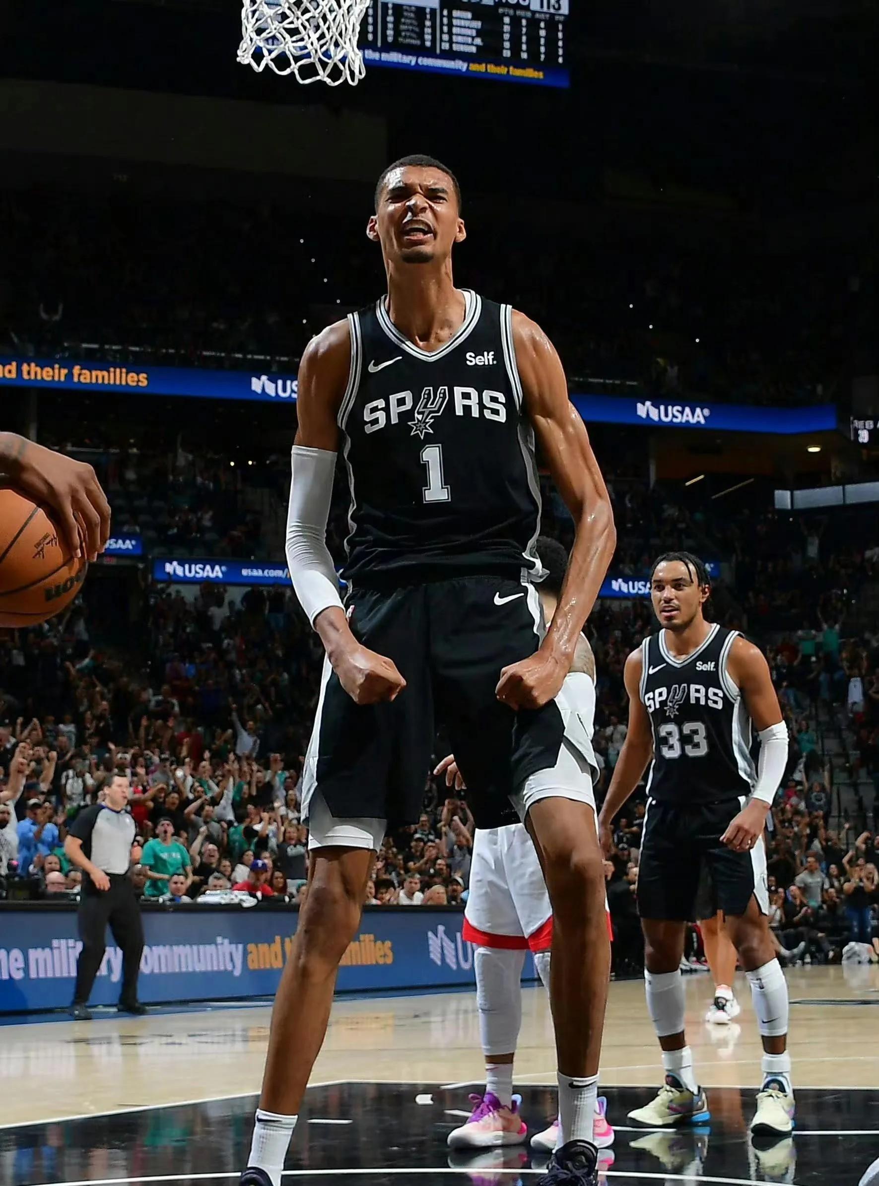 马刺队老将发威，助球队战胜强敌