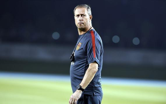 关于美国足球队主教练下课，人事变动频繁的信息