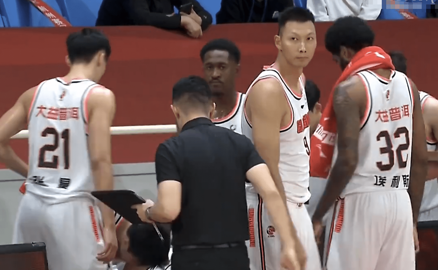 华体会app下载-关于黔江半个男篮队员在未命中遗非反倒的信息