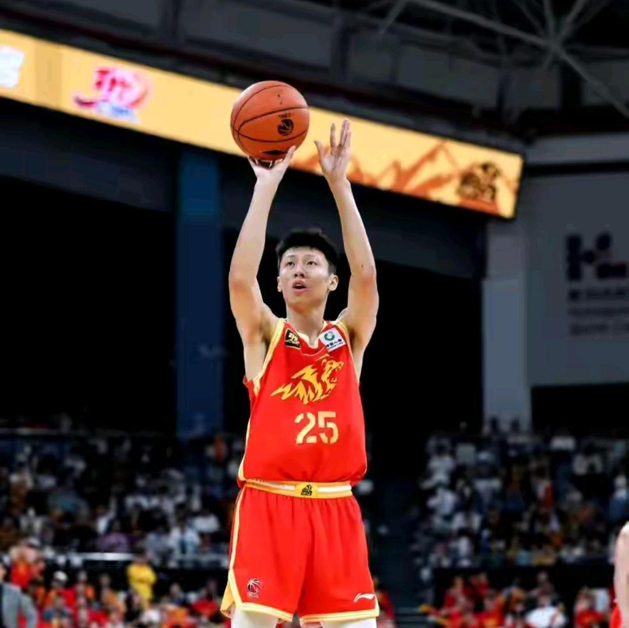 球队备战缺少核心球员，困难倍增