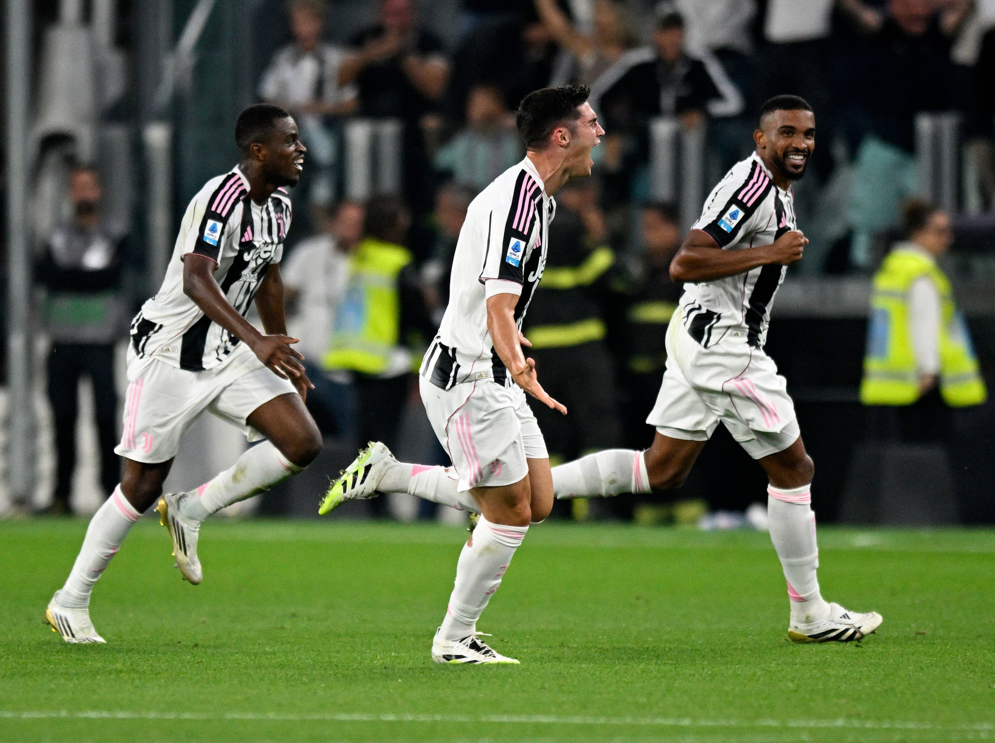 尤文图斯阵容整体表现出色，赢得全场掌声