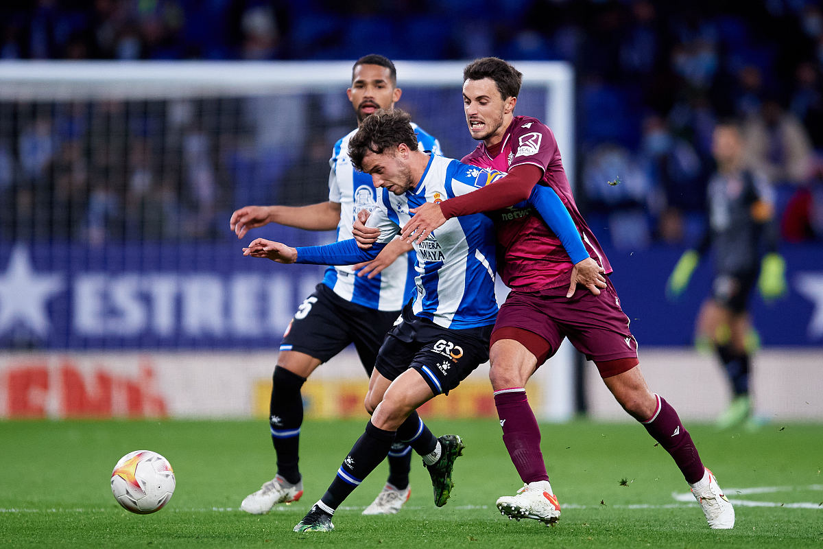 包含拉齐奥锋线暴发球员集体破门，领先支配的词条