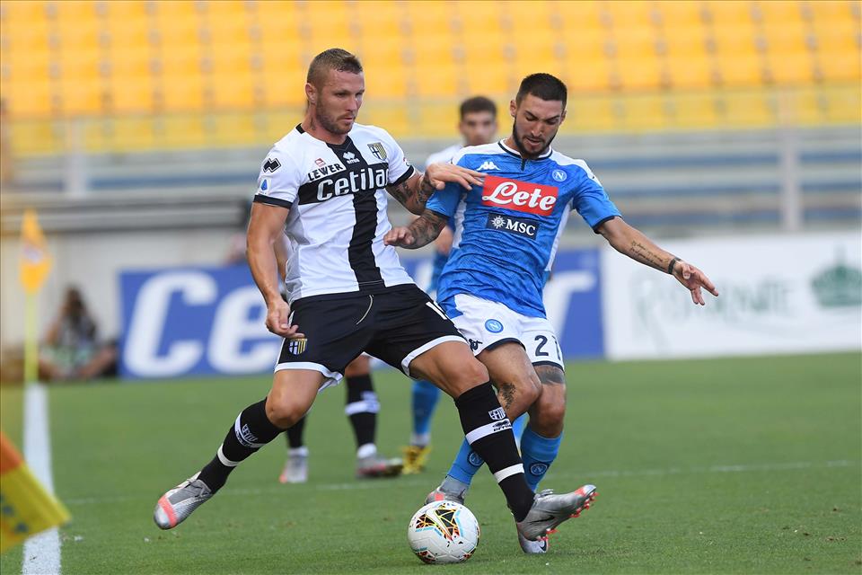 那不勒斯客场战平帕尔马，积分榜位置保持不变的简单介绍